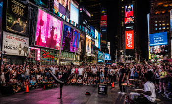 Free Entertainment &amp; Street Performances