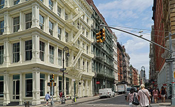 SoHo — Designer Boutiques &amp; Street Style